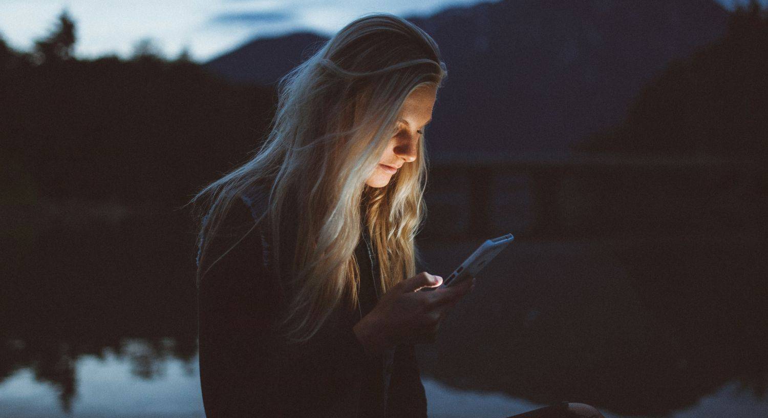 Hij heeft geen mobiel en lacht je vierkant uit om je telefoonverslaving